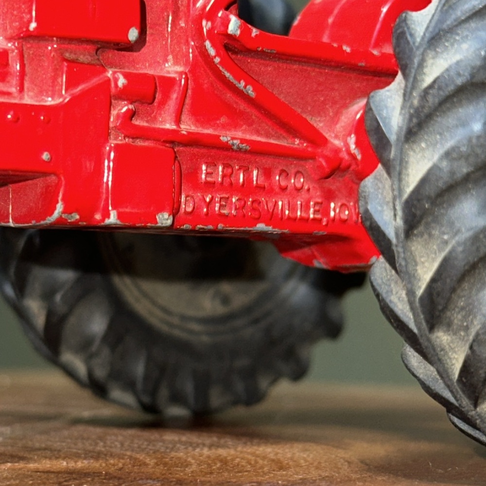 ERTL Vintage International Harvester 656 - Picture 13 of 13